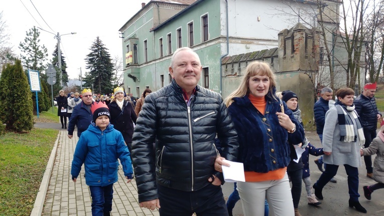 Orszak Trzech Króli 2023 w Łagiewnikach. Z radosnym śpiewem