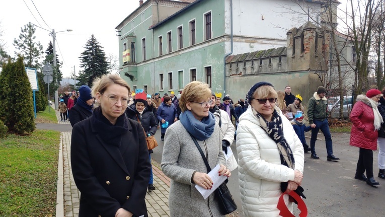 Orszak Trzech Króli 2023 w Łagiewnikach. Z radosnym śpiewem