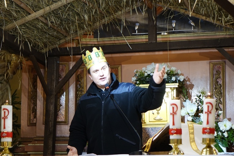 Orszak Trzech Króli 2023 w Walimiu. Z kościoła do kościoła