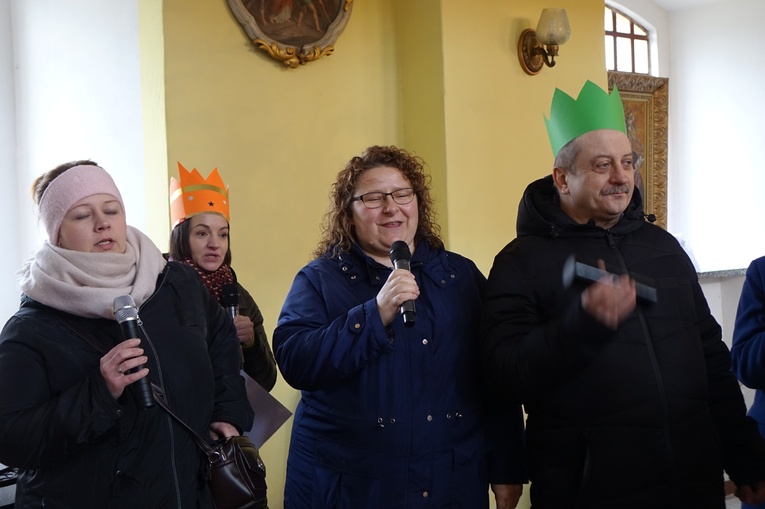 Orszak Trzech Króli 2023 w Walimiu. Z kościoła do kościoła