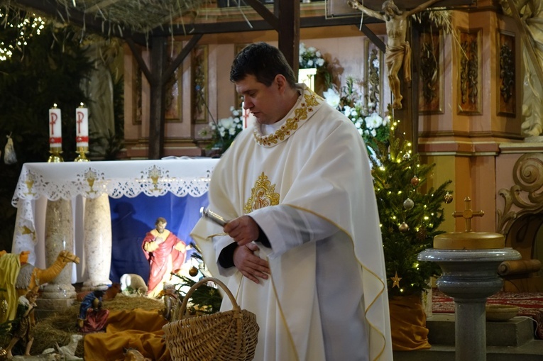 Orszak Trzech Króli 2023 w Walimiu. Z kościoła do kościoła