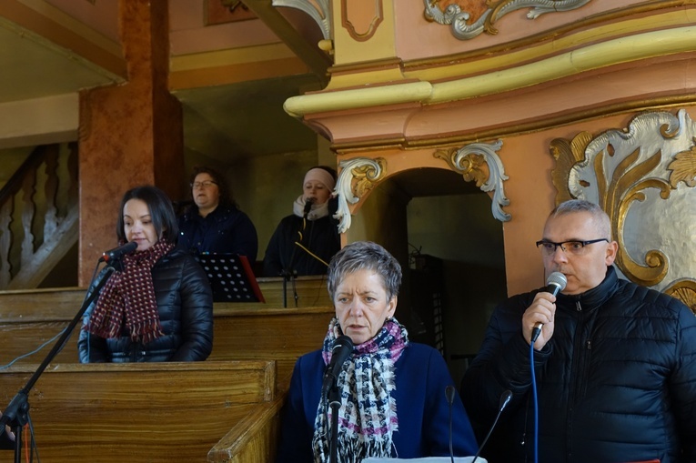 Orszak Trzech Króli 2023 w Walimiu. Z kościoła do kościoła