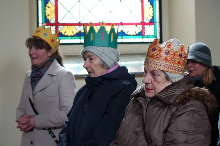 Orszak Trzech Króli 2023 w Walimiu. Z kościoła do kościoła