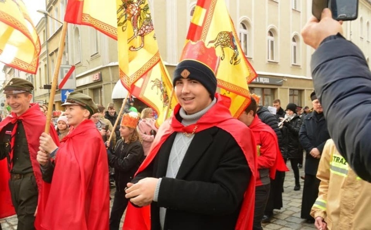 Orszak Trzech Króli 2023 w Ząbkowicach Śl. Kolędowali z Gennesaret