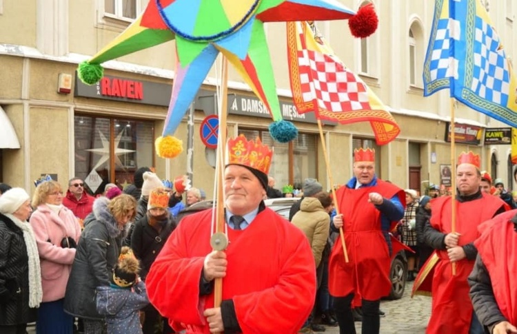 Orszak Trzech Króli 2023 w Ząbkowicach Śl. Kolędowali z Gennesaret