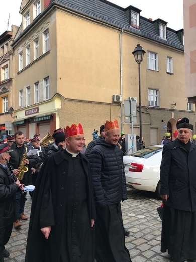 Orszak Trzech Króli 2023 w Ząbkowicach Śl. Kolędowali z Gennesaret