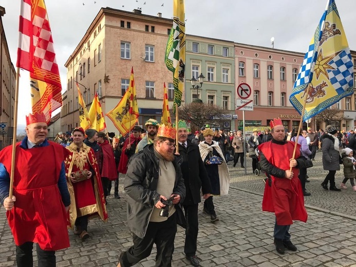 Orszak Trzech Króli 2023 w Ząbkowicach Śl. Kolędowali z Gennesaret