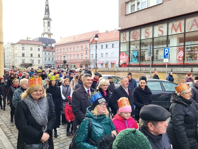 Orszak Trzech Króli 2023 w Ząbkowicach Śl. Kolędowali z Gennesaret