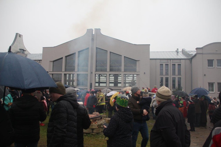 Orszak i kolędowanie we Wschowie