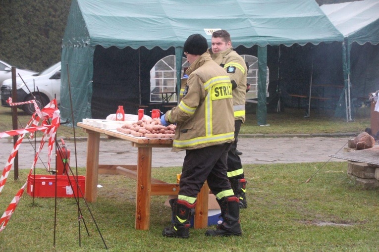 Orszak i kolędowanie we Wschowie