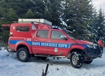 Beskidy. Trudne warunki na szlakach; jest ślisko i grząsko