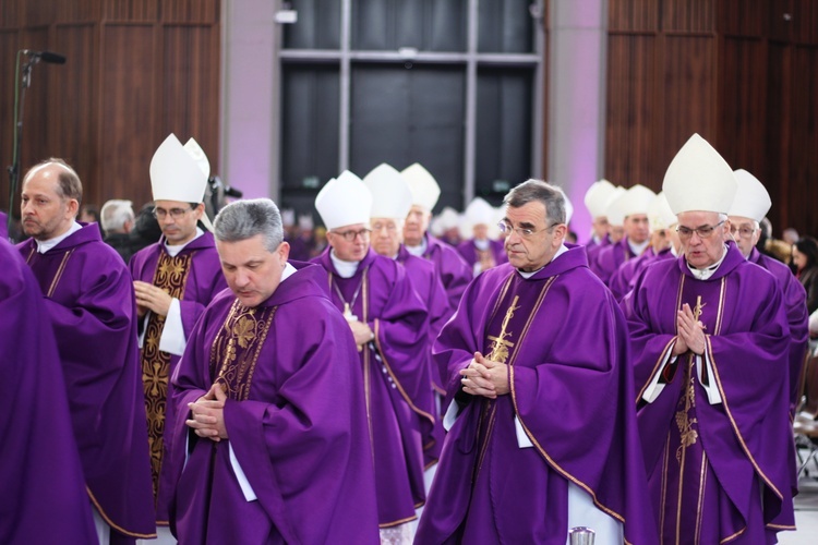 Msza św. żałobna za duszę papieża seniora Benedykta XVI