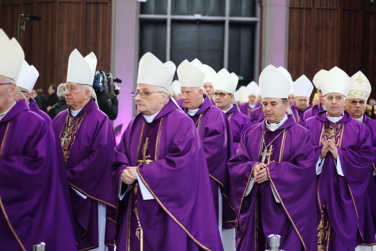 Msza św. żałobna za duszę papieża seniora Benedykta XVI