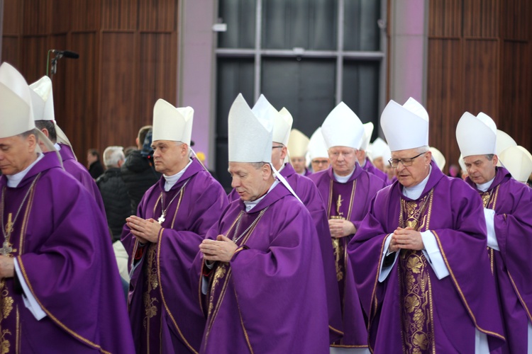 Msza św. żałobna za duszę papieża seniora Benedykta XVI