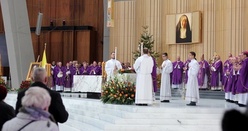 Msza św. żałobna za duszę papieża seniora Benedykta XVI