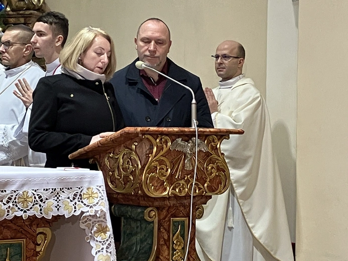 Kudowa-Zdrój. W Czermnej na Trzech Króli zaśpiewała "HEJSZOVINA"