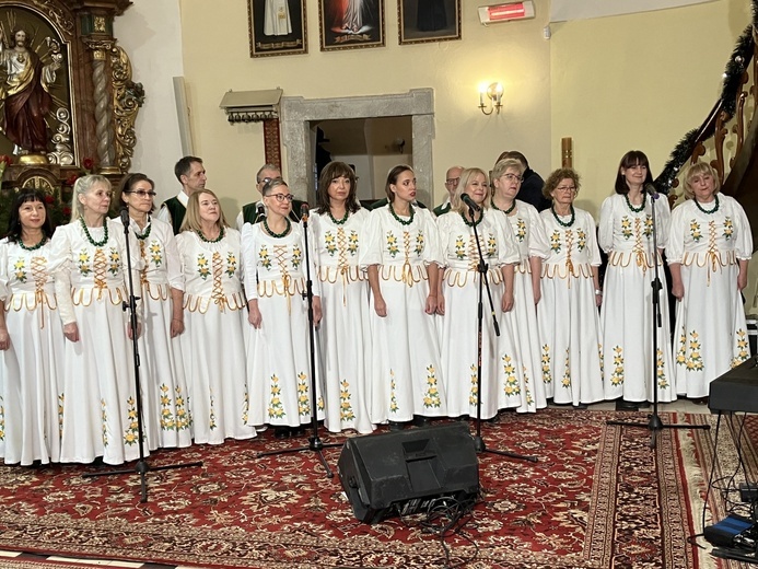 Kudowa-Zdrój. W Czermnej na Trzech Króli zaśpiewała "HEJSZOVINA"