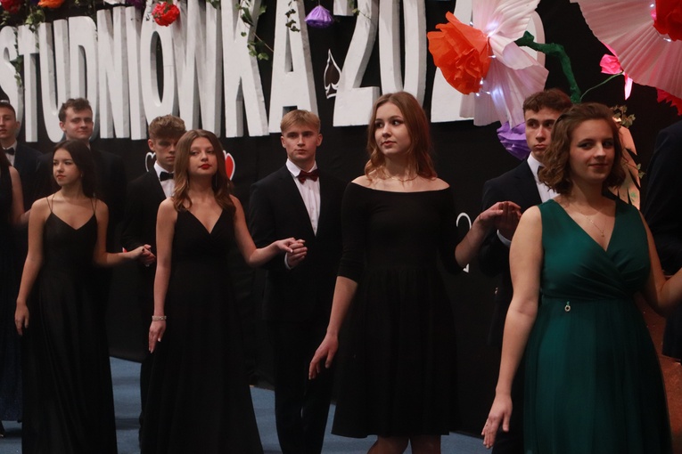 Studniówka w Liceum Ogólnokształcącym Pijarskiej Szkoły Królowej Pokoju w Łowiczu