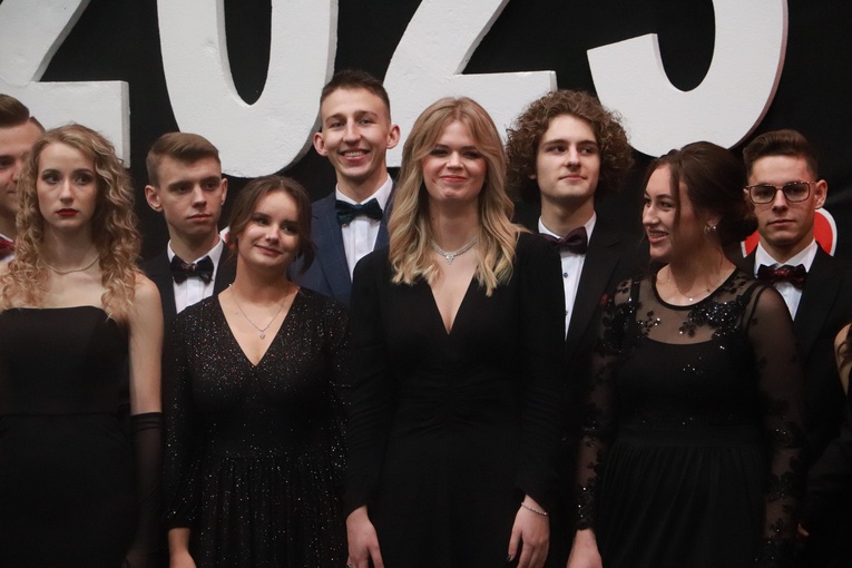 Studniówka w Liceum Ogólnokształcącym Pijarskiej Szkoły Królowej Pokoju w Łowiczu