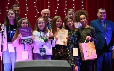 Zespół FARCIK ze Studia Piosenki i Tańca Fart z Bielawy zajął pierwsze miejsce w kategorii dziecięcej.