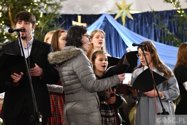 Młodzi zaprosili parafian do kolędowania