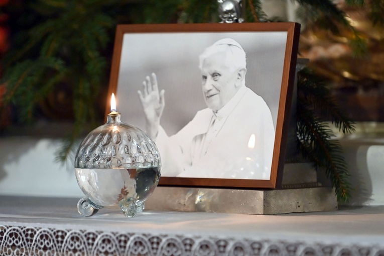 Dziękczynienie za życie i dzieło Benedykta XVI