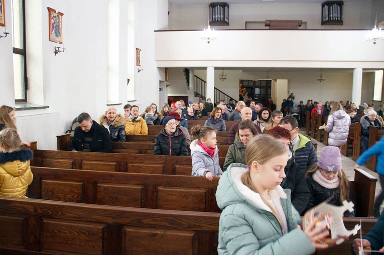 Orszak Trzech Króli 2023 w Dzierżoniowie. Tylko u Królowej Różańca