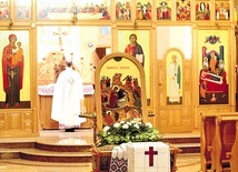 Do tradycyjnej daty obchodów świątecznych przywiązani są raczej starsi wierni. 