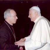Pierwsze lata służby Kościołowi łowickiemu bp. Dziuby przypadły na czas pontyfikatu Benedykta XVI.