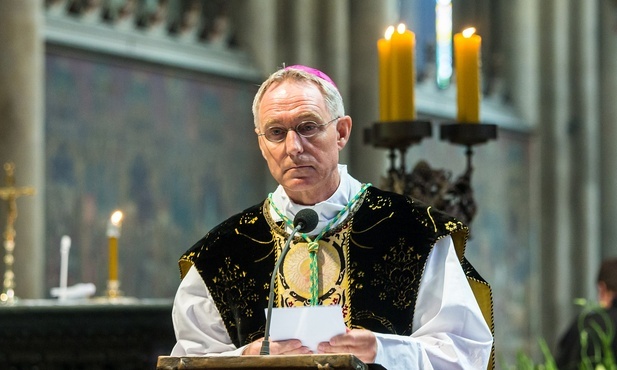 Ukazała się budząca kontrowersje książka-wspomnienie abp. G. Gänsweina o Benedykcie XVI