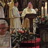 Metropolita wrocławski przypomniał, że Józef Ratzinger jako kardynał w 2000 r. odebrał tytuł doktora honoris causa na PWT we Wrocławiu. Odwiedził także Oleśnicę i Henryków.