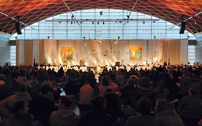 Główne, wieczorne modlitwy odbywały się w hali HanseMesse.