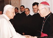 	Papież w 2005 roku spotkał się z biskupami Adamem Dyczkowskim i Pawłem Sochą oraz księżmi z diecezji studiującymi wówczas w Rzymie.