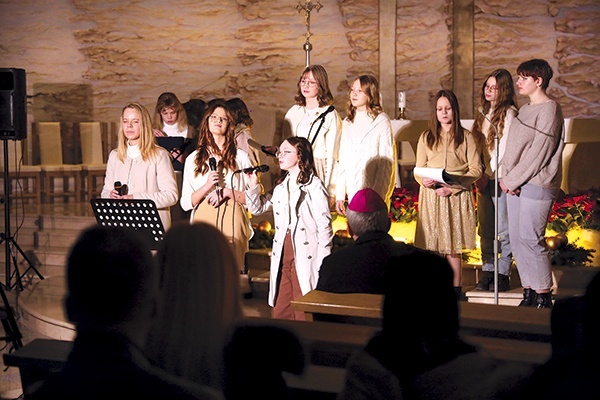 ▲	Obecny był także biskup ordynariusz.