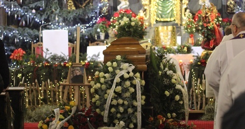 Kowary. Pogrzeb o. Bogumiła Stachowicza OFMConv