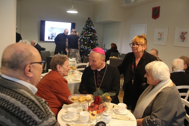Ordynariusz odwiedził mieszkańców DPS Weterana Walki i Pracy
