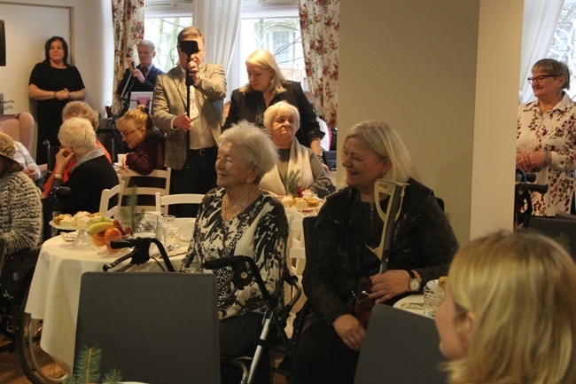 Ordynariusz odwiedził mieszkańców DPS Weterana Walki i Pracy