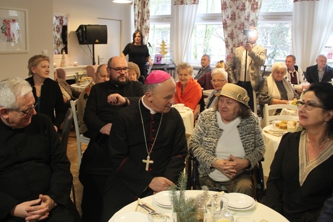 Ordynariusz odwiedził mieszkańców DPS Weterana Walki i Pracy