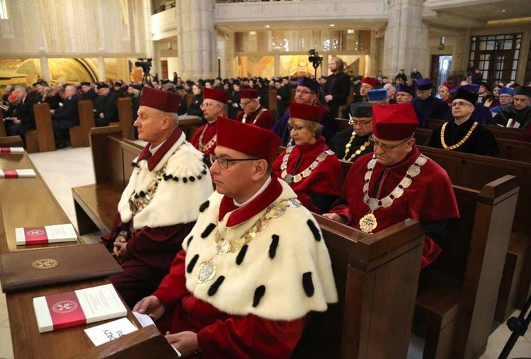 Doktorat honoris causa UPJPII dla wybitnej watykanistki