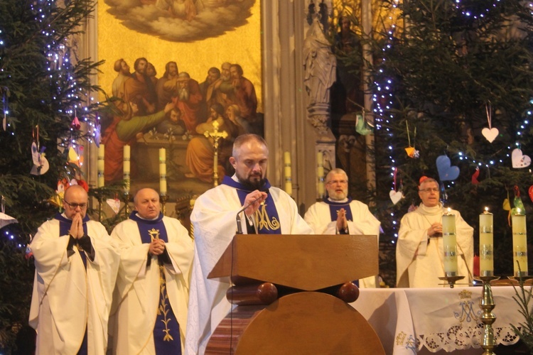 Rozpoczęli od Eucharystii