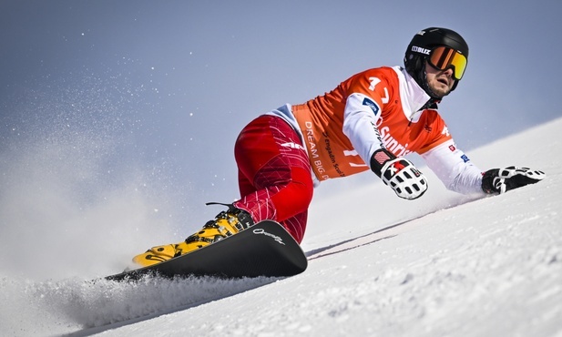 PŚ w snowboardzie - zwycięstwo Kwiatkowskiego w szwajcarskim Scuol 