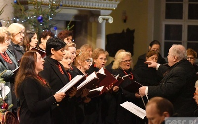 Kolędowanie z Cantemus Domino