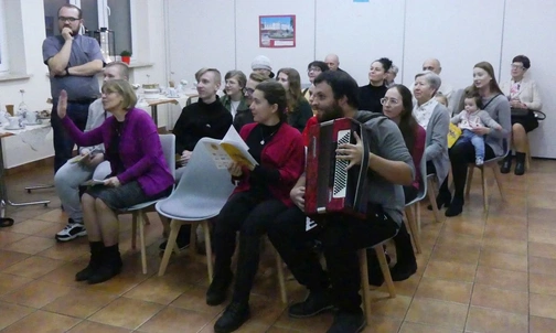Rodzice adopcyjni z Aleksandrowic podczas telemostu z Boliwią.
