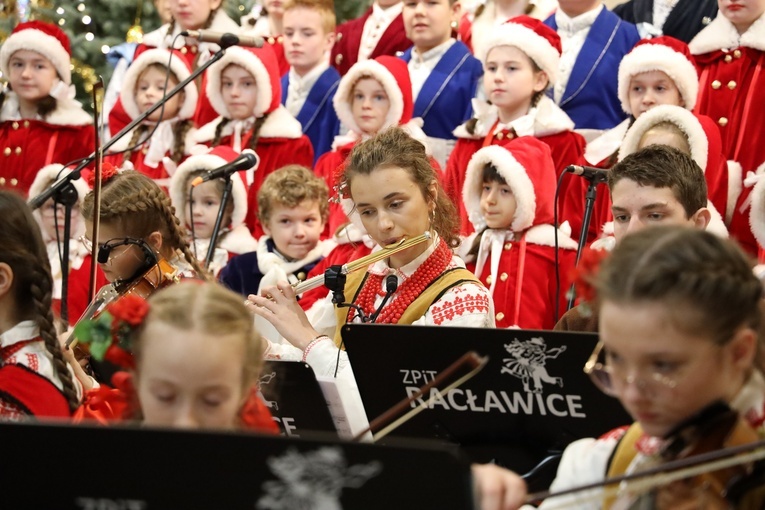 Koncert kolęd i pastorałek w wykonaniu zespołu "Racławice"