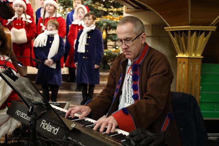 Koncert kolęd i pastorałek w wykonaniu zespołu "Racławice"