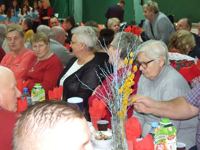 Spotkanie opłatkowe dla seniorów i osób samotnych