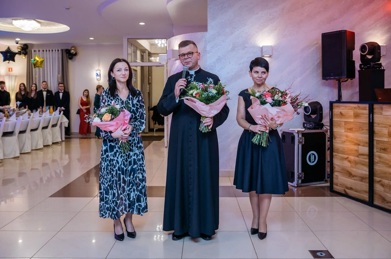 Studniówka uczniów rawskiego "Katolika"