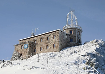 Wysokogórskie Obserwatorium Meteorologiczne na Kasprowym Wierchu jest najwyżej położonym budynkiem w Polsce