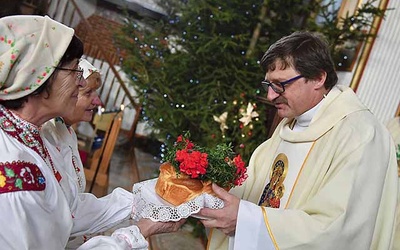 Spotkanie rozpoczęło się od Mszy św. pod przewodnictwem kapelana ludzi gór ks. Ireneusza Najdka. Homilię wygłosił ks. Alek Zielonka, który też ma bukowińskie korzenie.