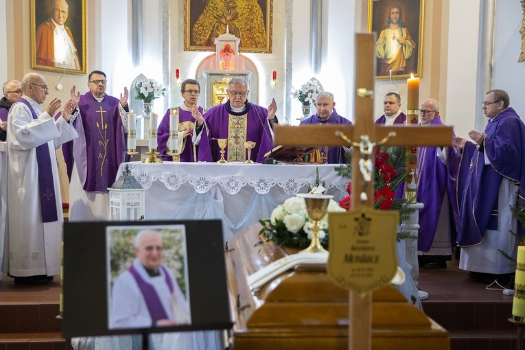 Pogrzeb ks. Kazimierza Mordacza